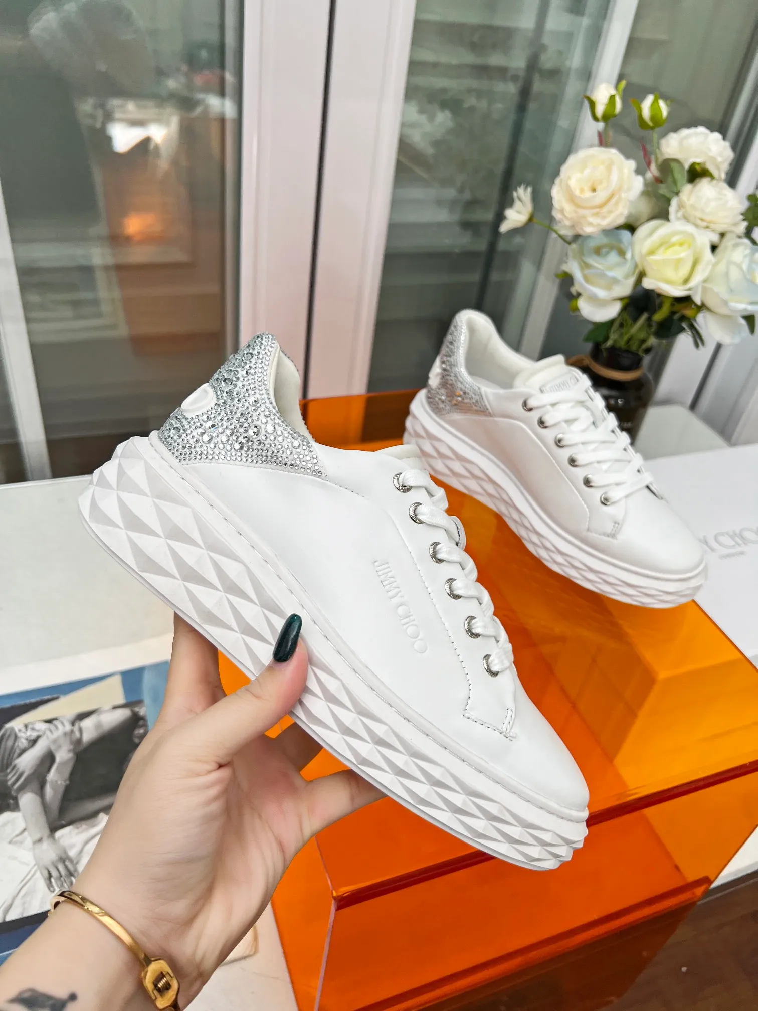 👟👟Ex-factory price 640👟👟 (hot tail diamond) Jimmy choo Jimmy Choo 2024 spring and summer Jc new Diamond New sneaker series 🔥The upper is made of original customized cowhide leather spliced with breathable Lycra embellished with Swarovski crystal diamonds to enjoy the brand's luxury and trend 💥The soles are made of brand elements to resist diamond multi-faceted cutting and have a full three-dimensional feel 🎵The soles are gradually thinner and thicker, and the design makes them more comfortable without any visual pressure 🌹A Diamond sneaker that is fashionable, comfortable, versatile and luxurious is worth owning🧚‍♀️ Fabric: Original imported top layer 🐂 cowhide Lining: Original Lycra breathable lining Feet: Original injection molded 🐑 Sheepskin Outsole: Original glass glue combined sole Size: 34-41 (customized size 34.41 is non-refundable)